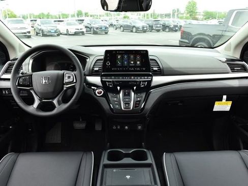 New 2026 Honda Odyssey Touring image 7