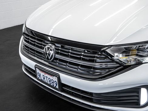 Used 2024 Volkswagen Jetta Sport image 10