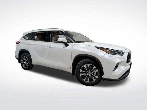 Used 2021 Toyota Highlander XLE image 45