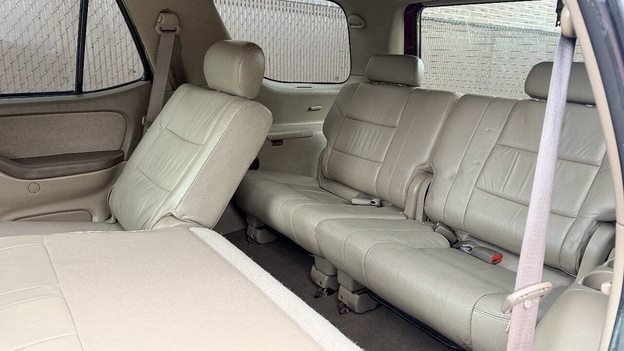 Used 2001 Toyota Sequoia SR5 w/ Preferred Pkg AWD/4WD image 13