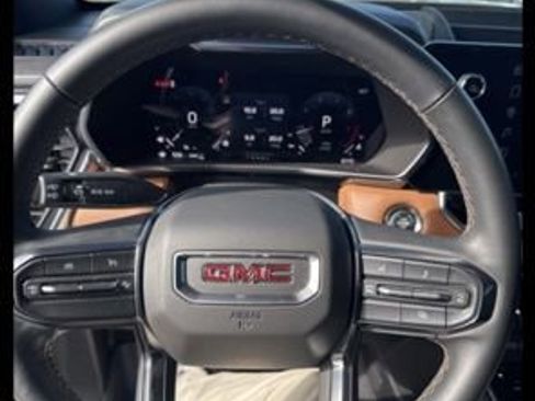 Used 2024 GMC Canyon AT4 image 9