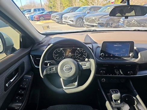 Used 2021 Nissan Rogue SV image 17