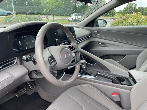 Used 2025 Hyundai Elantra Sport FWD image 9