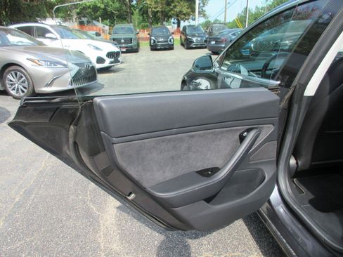 Used 2018 Tesla Model 3 Long Range RWD image 12