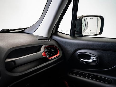 Used 2022 Jeep Renegade Trailhawk image 32