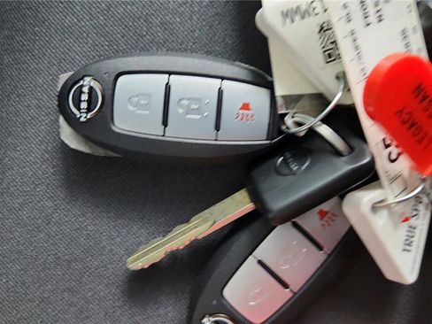 Certified 2025 Nissan Frontier SV image 18