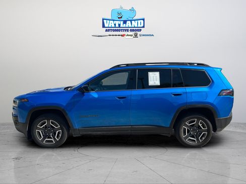 Used 2026 Jeep Cherokee Laredo AWD/4WD image 2