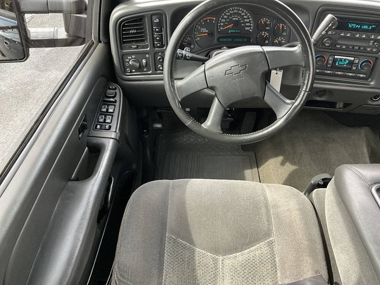 Used 2005 Chevrolet Silverado 2500 LS w/ Heavy-Duty Power Package AWD/4WD image 27