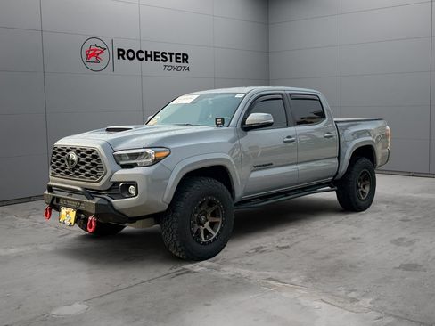 Certified 2020 Toyota Tacoma TRD Sport w/ TRD Premium Sport Package AWD/4WD image 7