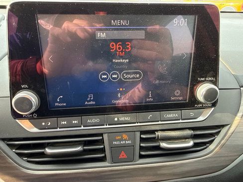 Used 2024 Nissan Altima 2.5 SV FWD image 25