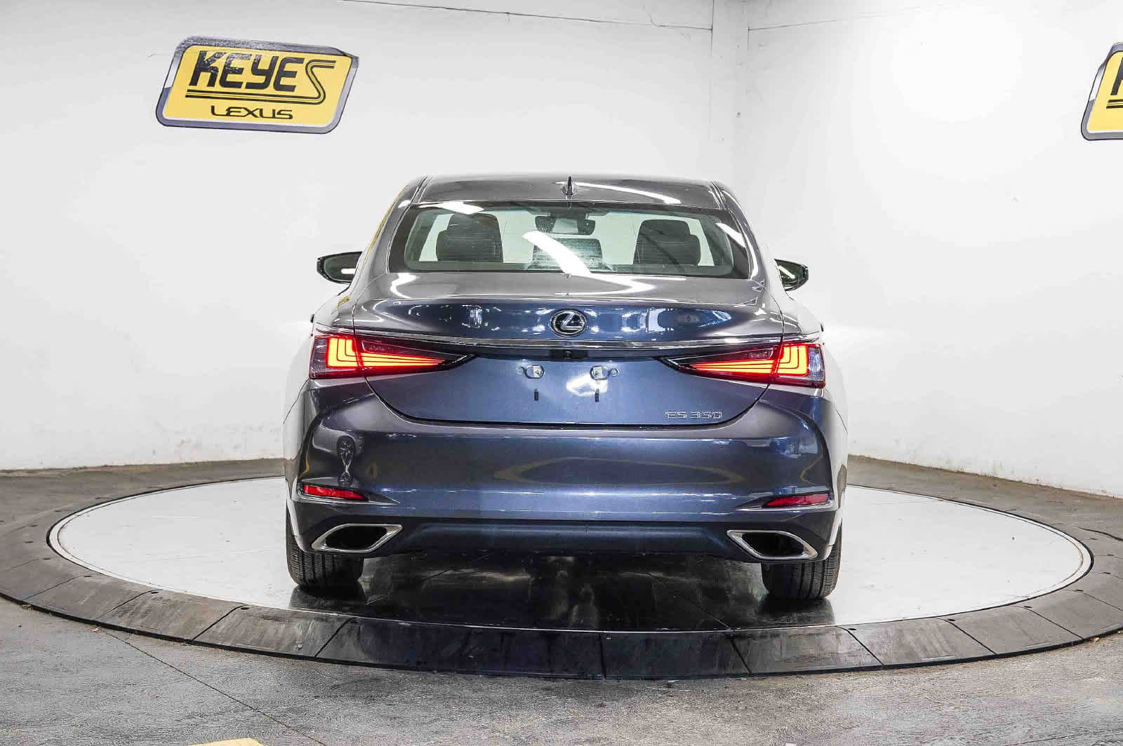 Used 2024 Lexus ES 350 FWD image 3