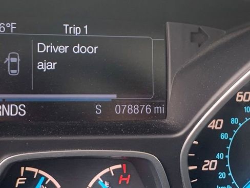 Used 2015 Ford Escape Titanium w/ Equipment Group 301A AWD/4WD image 13