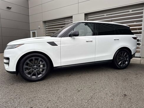 Used 2023 Land Rover Range Rover Sport SE image 3
