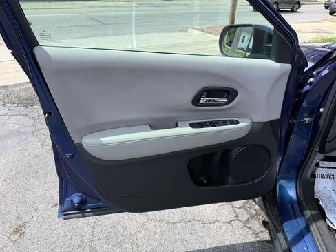 Used 2016 Honda HR-V LX image 33