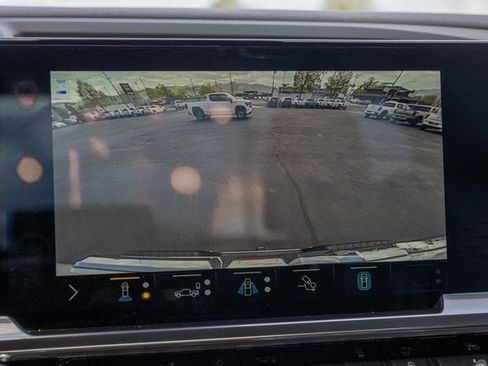 Used 2022 GMC Sierra 1500 SLT w/ SLT Convenience Package image 9