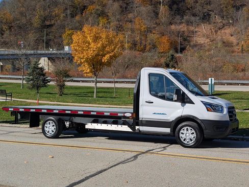 Used 2023 Ford E-Transit image 3