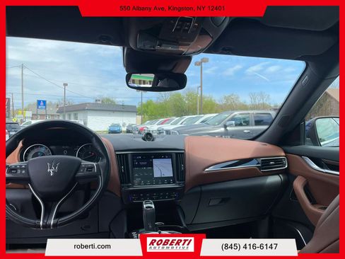 Used 2021 Maserati Levante image 19