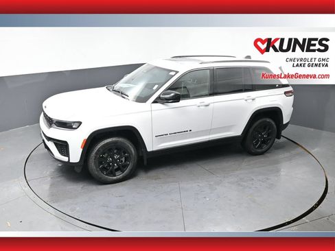 Used 2026 Jeep Grand Cherokee Altitude AWD/4WD image 38