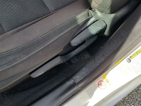 Used 2018 Toyota Corolla LE image 17