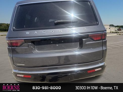 Used 2023 Jeep Wagoneer 4WD w/ Premium Group I image 11