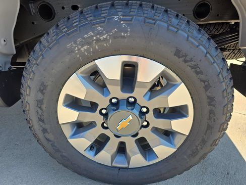 New 2026 Chevrolet Silverado 2500 Custom w/ Custom Value Package AWD/4WD image 32