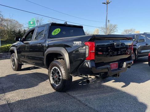 Certified 2024 Toyota Tacoma TRD Off-Road image 5