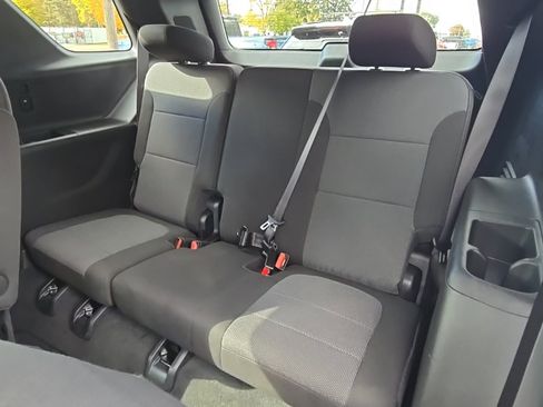 Used 2023 Chevrolet Traverse LT image 14