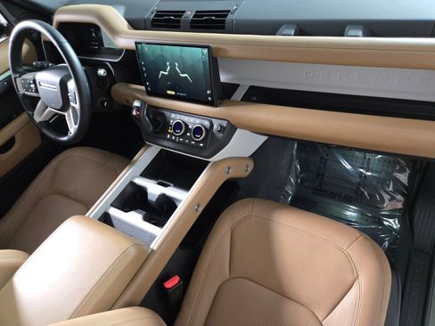 Used 2025 Land Rover Defender 110 X-Dynamic SE image 19