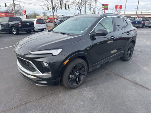 Used 2024 Buick Encore GX Sport Touring image 2