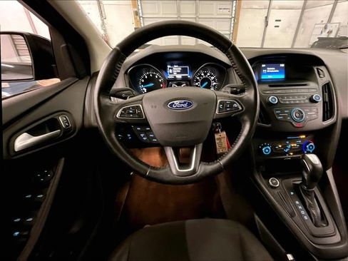Used 2015 Ford Focus SE w/ SE Sport Package FWD image 6