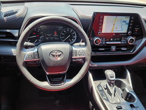 Used 2021 Toyota Highlander XSE AWD/4WD image 9