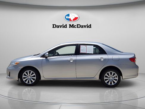 Used 2013 Toyota Corolla LE FWD image 2