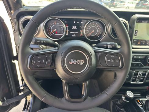 Used 2023 Jeep Gladiator Sport AWD/4WD image 21