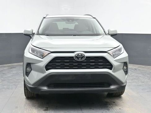 Used 2021 Toyota RAV4 XLE Premium image 3