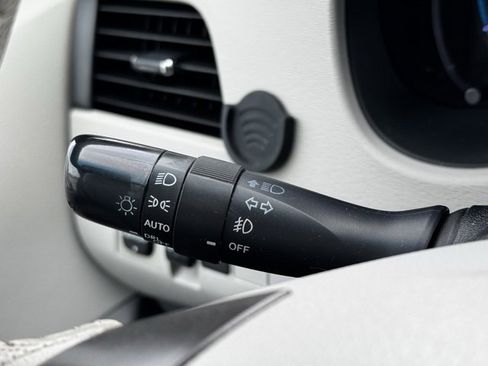 Used 2013 Toyota Sienna XLE image 30