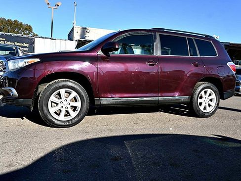 Used 2013 Toyota Highlander FWD image 4