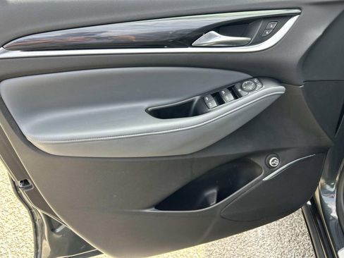 Used 2018 Buick Enclave Essence FWD image 19