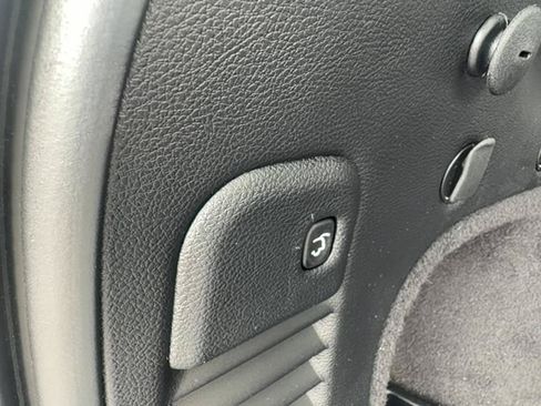 Used 2020 Jeep Grand Cherokee Overland AWD/4WD image 10