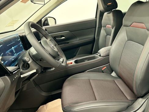 New 2025 Nissan Kicks SR w/ SR Premium Package image 12