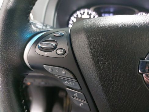 Used 2020 Nissan Pathfinder SV image 18