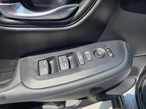 Used 2025 Honda HR-V LX image 13