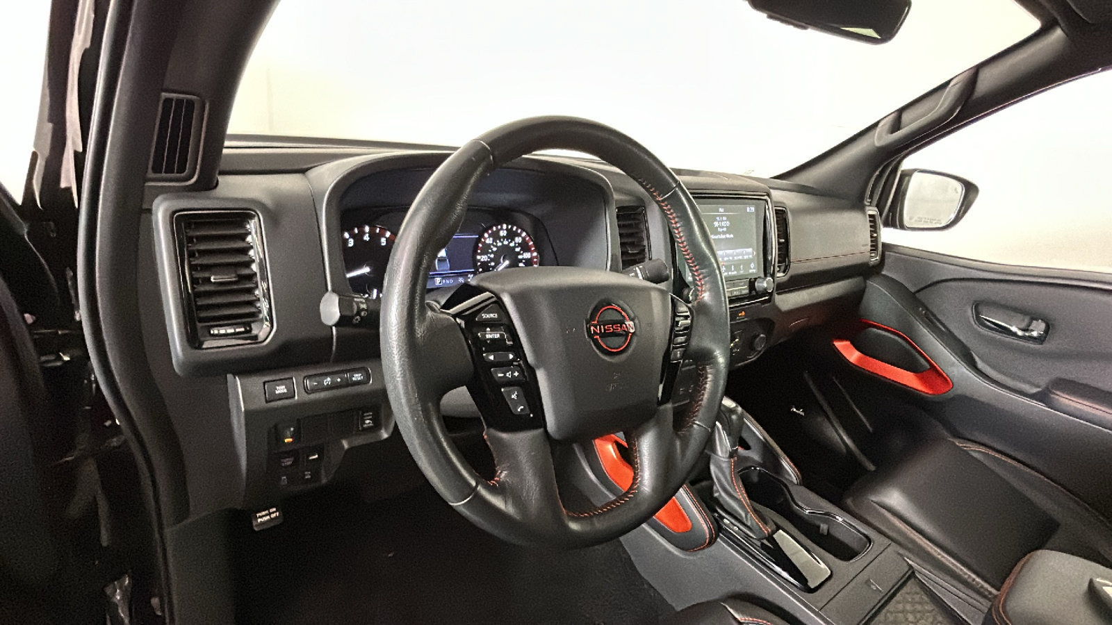 Used 2024 Nissan Frontier PRO-4X w/ Pro Premium Package AWD/4WD image 17