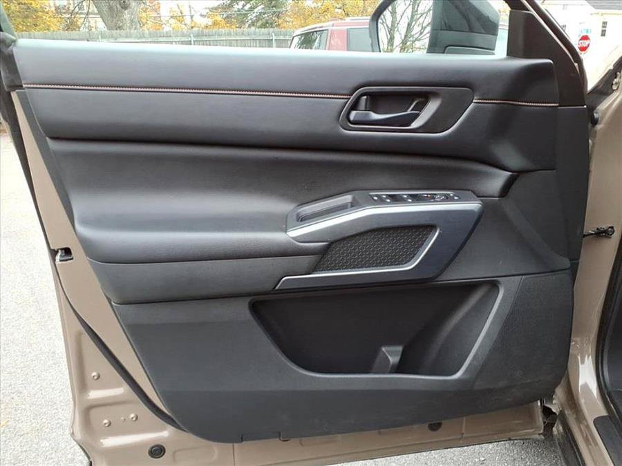 Used 2023 Nissan Pathfinder Rock Creek AWD/4WD image 17