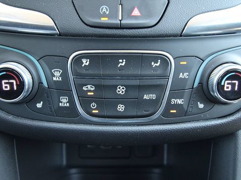 Used 2023 Chevrolet Equinox LT FWD image 27