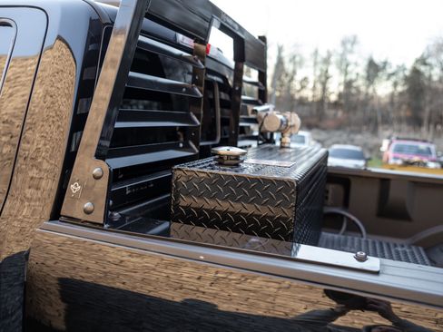 Used 2024 Ford F450 Platinum w/ FX4 Off-Road Package image 24