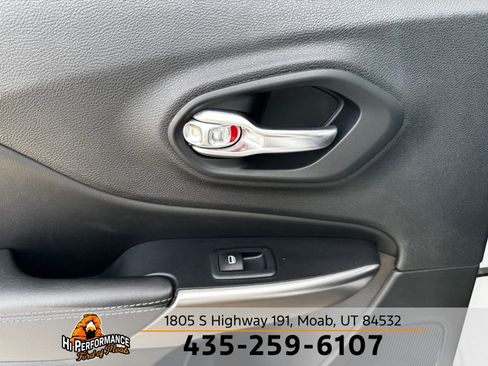 Used 2022 Jeep Cherokee Limited image 58