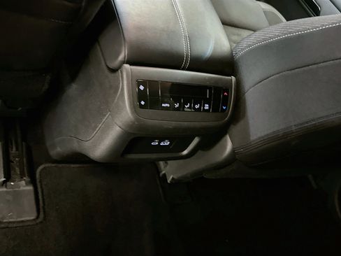 Used 2025 Nissan Pathfinder SV AWD/4WD image 27