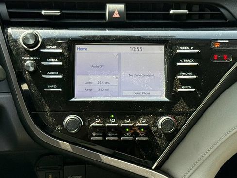 Used 2018 Toyota Camry LE FWD image 12