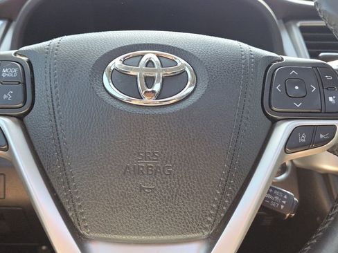 Used 2019 Toyota Highlander SE AWD/4WD image 19