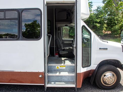 Used 2014 Ford E-450 and Econoline 450 Super Duty w/ Shuttle Bus Prep Package RWD image 13